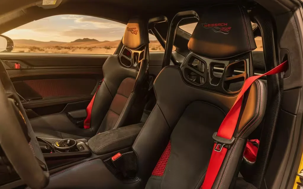 Porsche 911 2024 leather seats and cabin – rental in Dubai