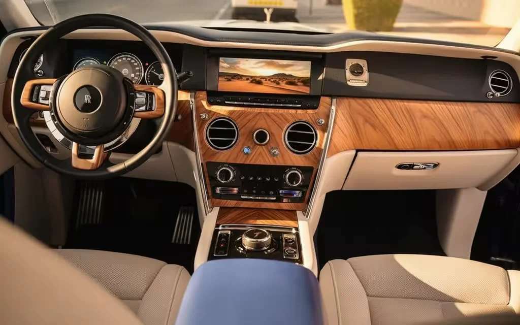 RollsRoyce Cullinan 2022 interior view showing trim – rental in Dubai