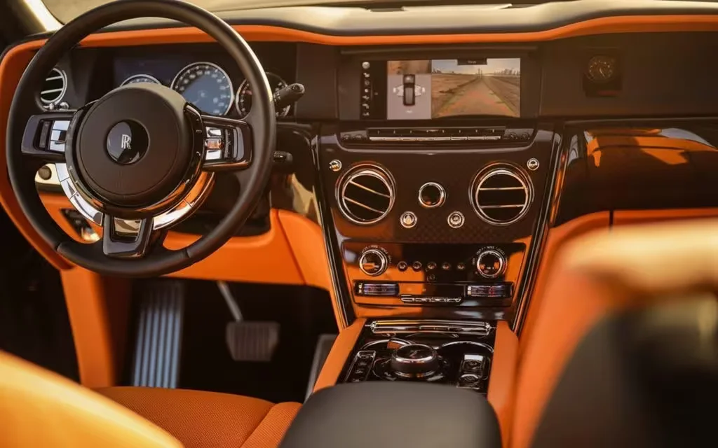 RollsRoyce Cullinan 2022 interior view showing trim – rental in Dubai