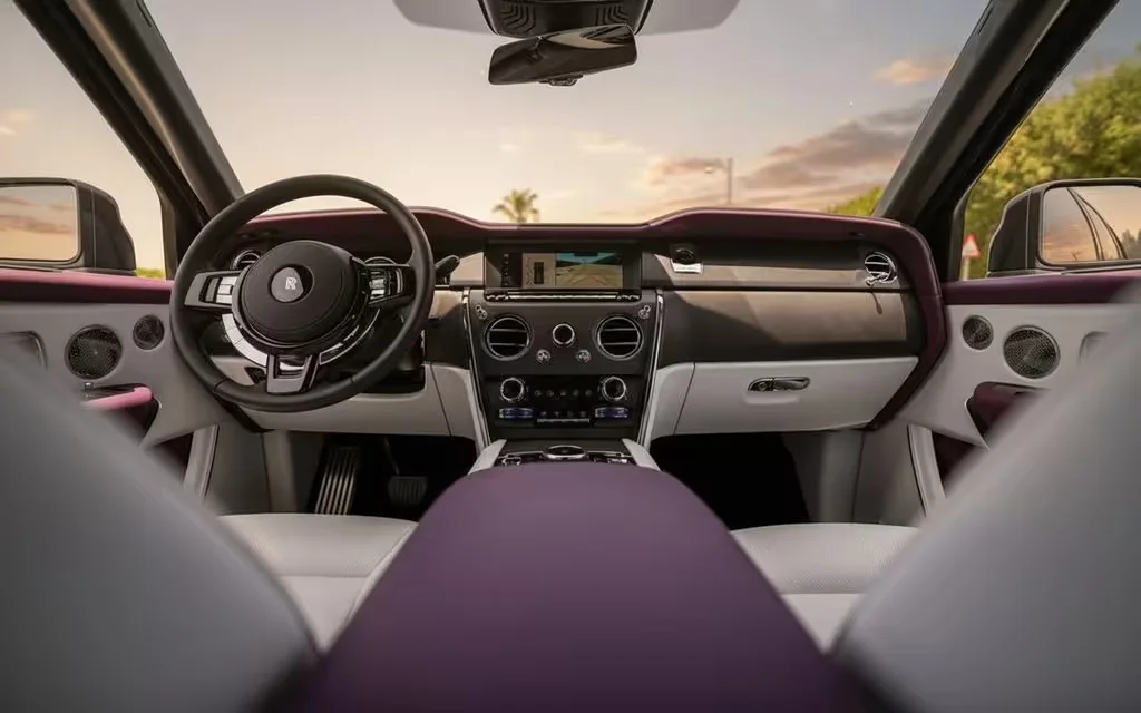 RollsRoyce Cullinan 2023 interior view showing trim – rental in Dubai