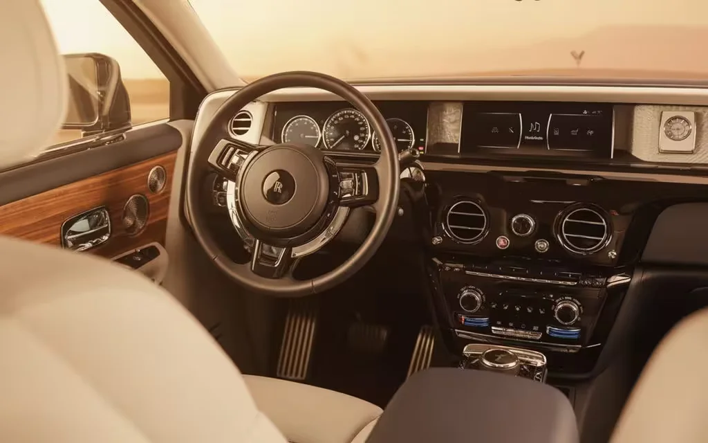 RollsRoyce Phantom 2023 interior view showing trim – rental in Dubai