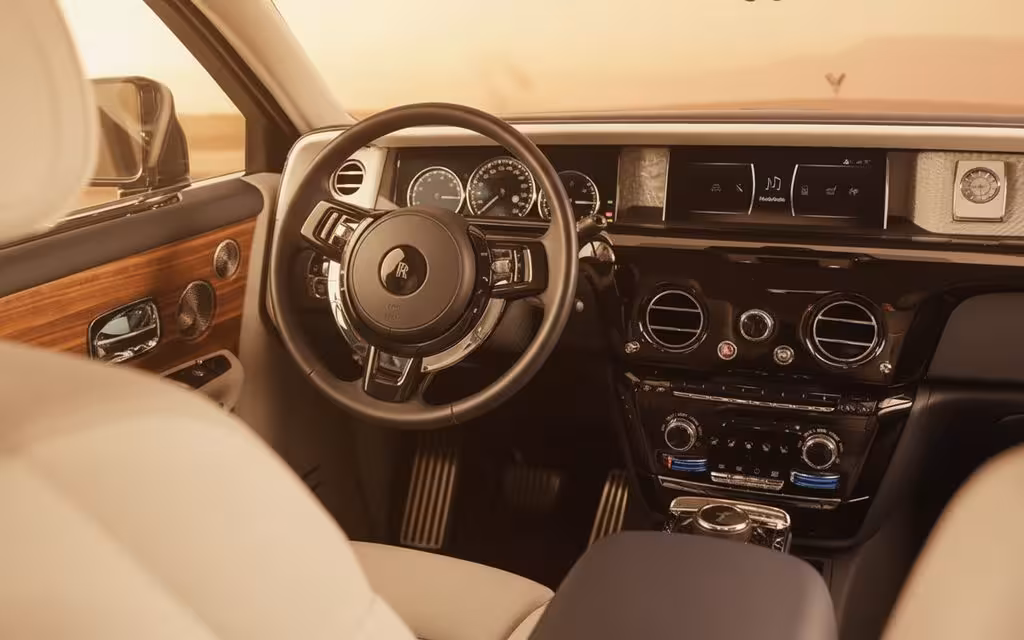 RollsRoyce Phantom 2023 interior view showing trim – rental in Dubai