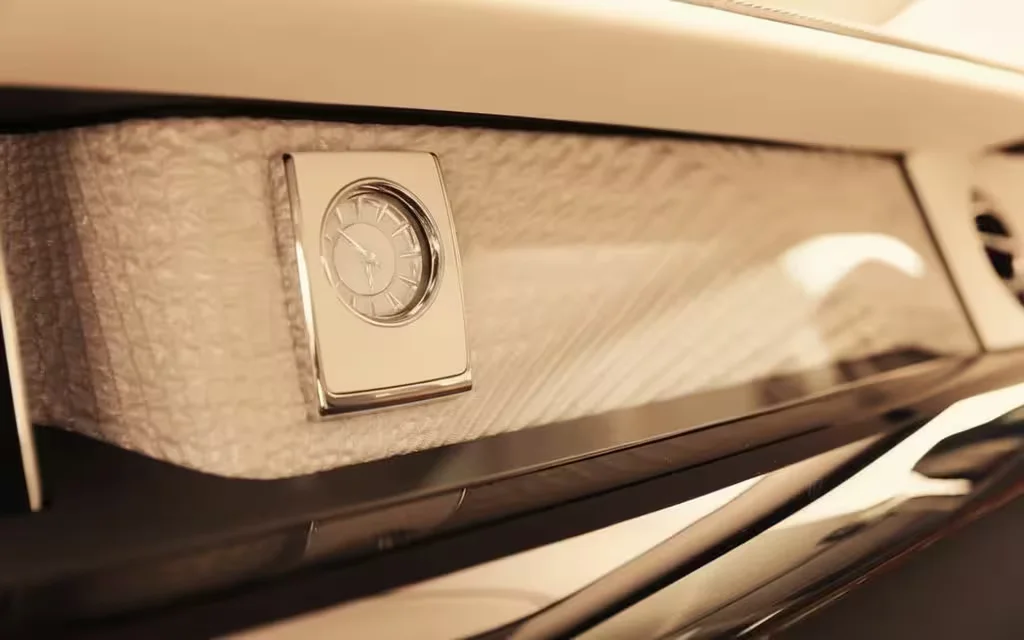 RollsRoyce Phantom 2023 interior view showing trim – rental in Dubai