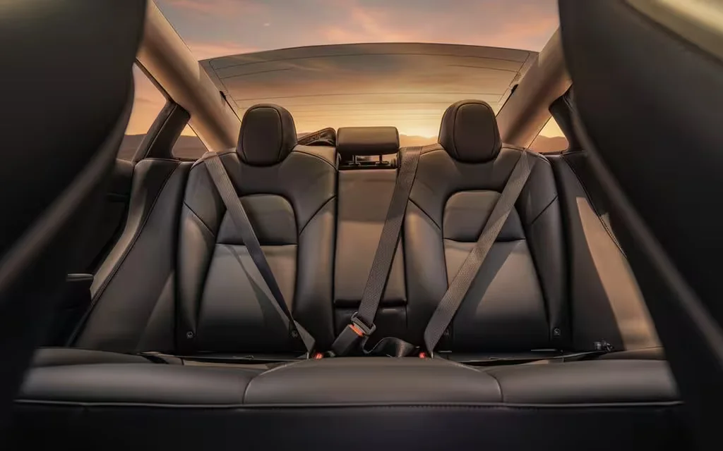 Tesla Model3 2021 leather seats and cabin – rental in Dubai