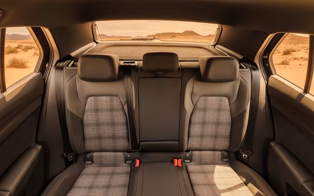 volkswagen_golf_07_image